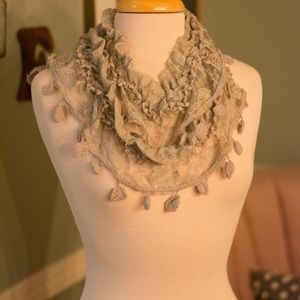 Candies Gray lace scarf